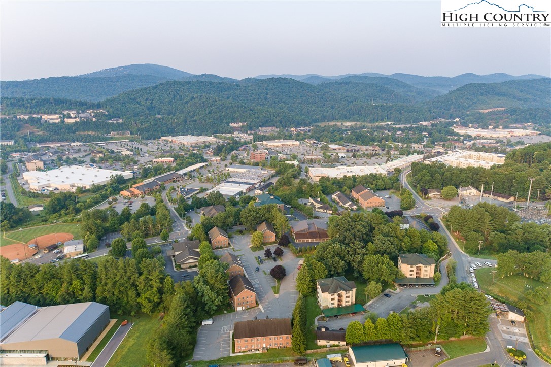 216 Dale Street, Unit 302 Boone, NC 28607 - Photo 2 of 40 Gallery Image 2