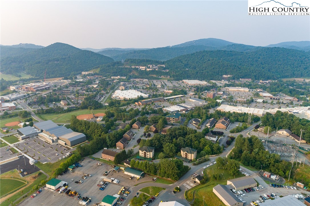 216 Dale Street, Unit 302 Boone, NC 28607 - Photo 37 of 40 Gallery Image 37