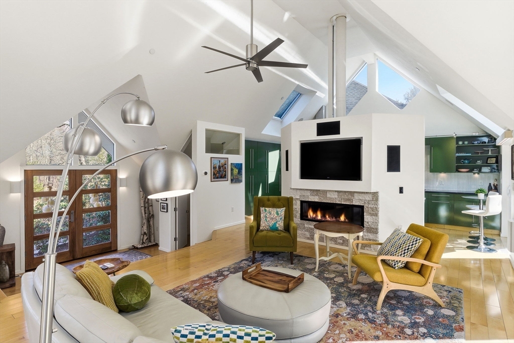 17 Wildflower Path, Unit 17 Hudson, MA 01749 - Photo 4 of 37