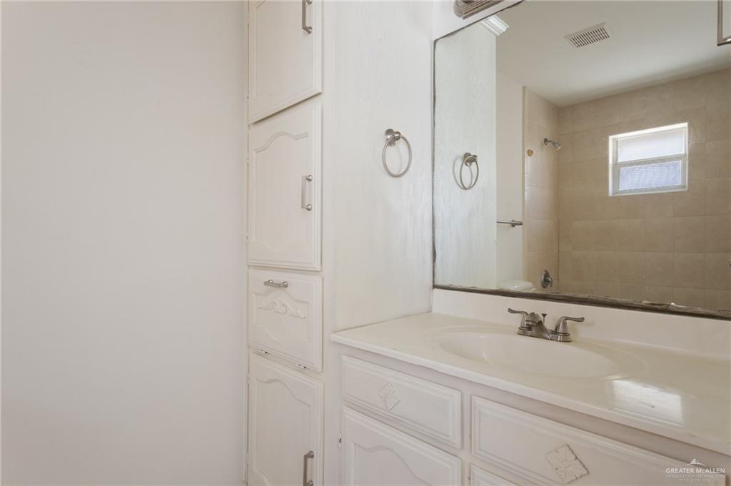 705 West Bronze Drive, Unit 3 Pharr, TX 78577 - Photo 8 of 13 a bathroom with a bathtub and a sink