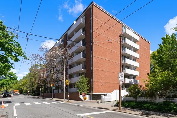 $3,300 | 29 Concord Avenue, Unit 302, Cambridge, MA 02138