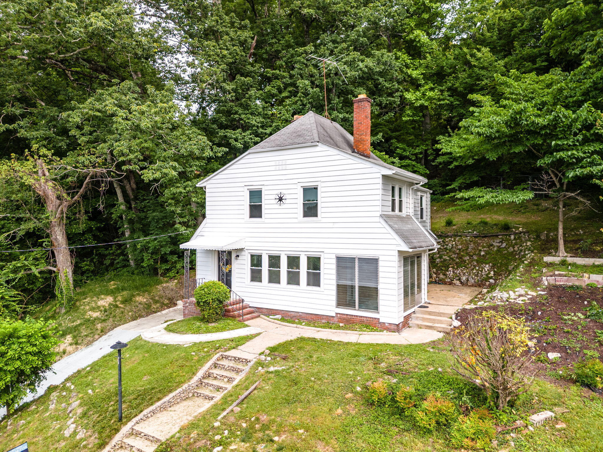 225 Longview Drive Rossville, GA 30741 - Photo 34 of 40 19-web-or-mls-225-longview-dr (1)