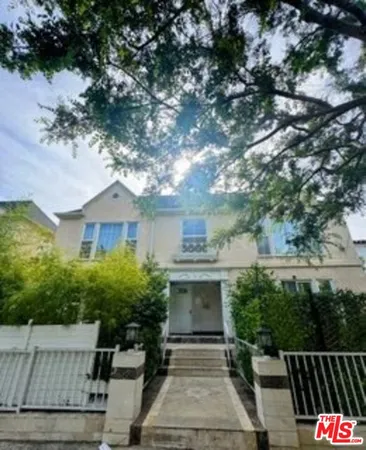 $2,985 | 133 South Crescent Drive, Unit 7, Beverly Hills, CA 90212