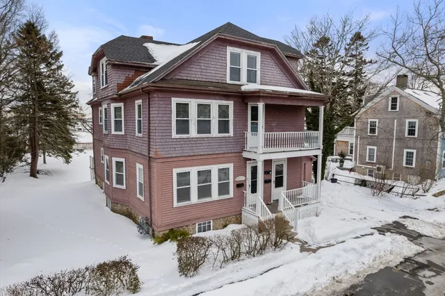 $2,600 | 25-27 Lafayette Street, Unit 2, Fairhaven, MA 02719