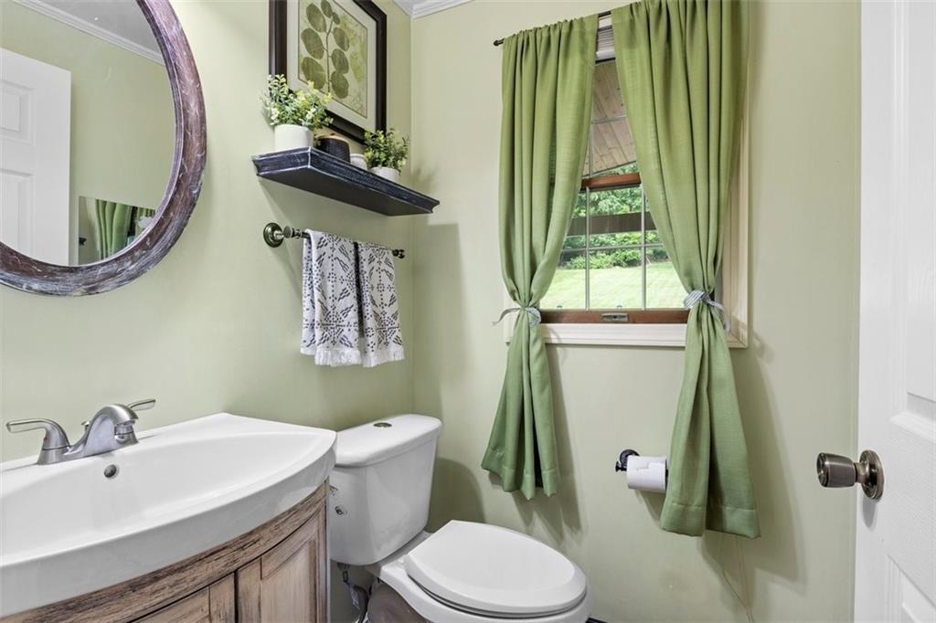 112 Sandy Hill Road Valencia, PA 16059 - Photo 13 of 24 a bathroom with a toilet a sink and mirror