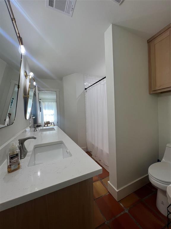 5105 Circle Ridge Drive West Fort Worth, TX 76114 - Photo 27 of 32 a bathroom with a sink and a toilet