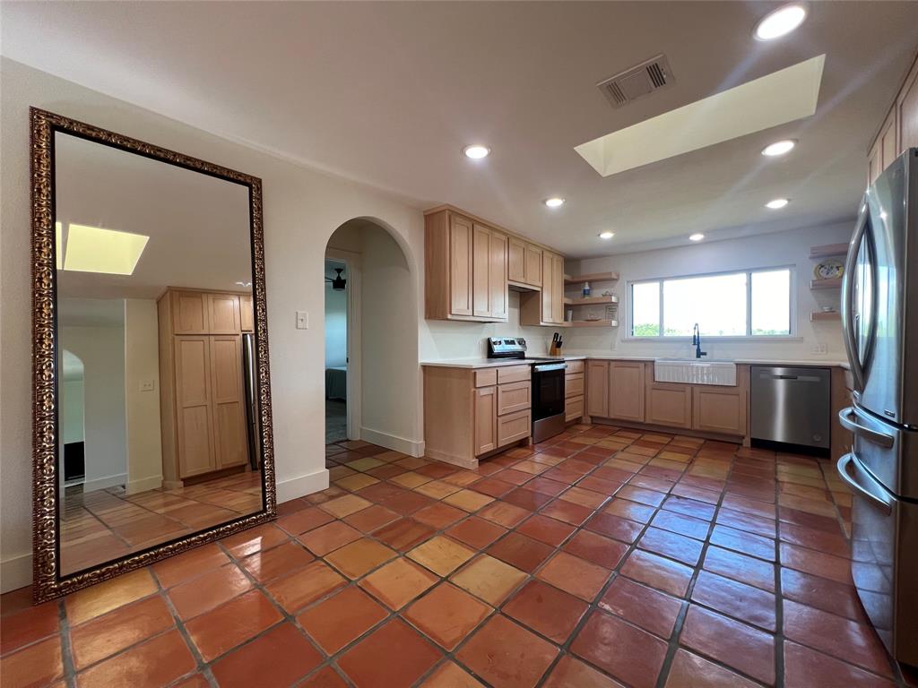 5105 Circle Ridge Drive West Fort Worth, TX 76114 - Photo 3 of 32 a view of a kitchen with microwave and refrigerator