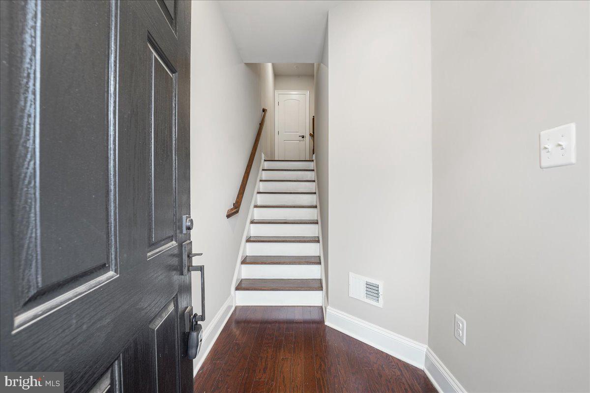 807 Stonecliffe Road Malvern, PA 19355 - Photo 4 of 39