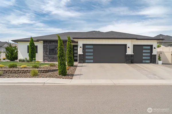 $864,900 | 760 South Perry Avenue, East Wenatchee, WA 98802
