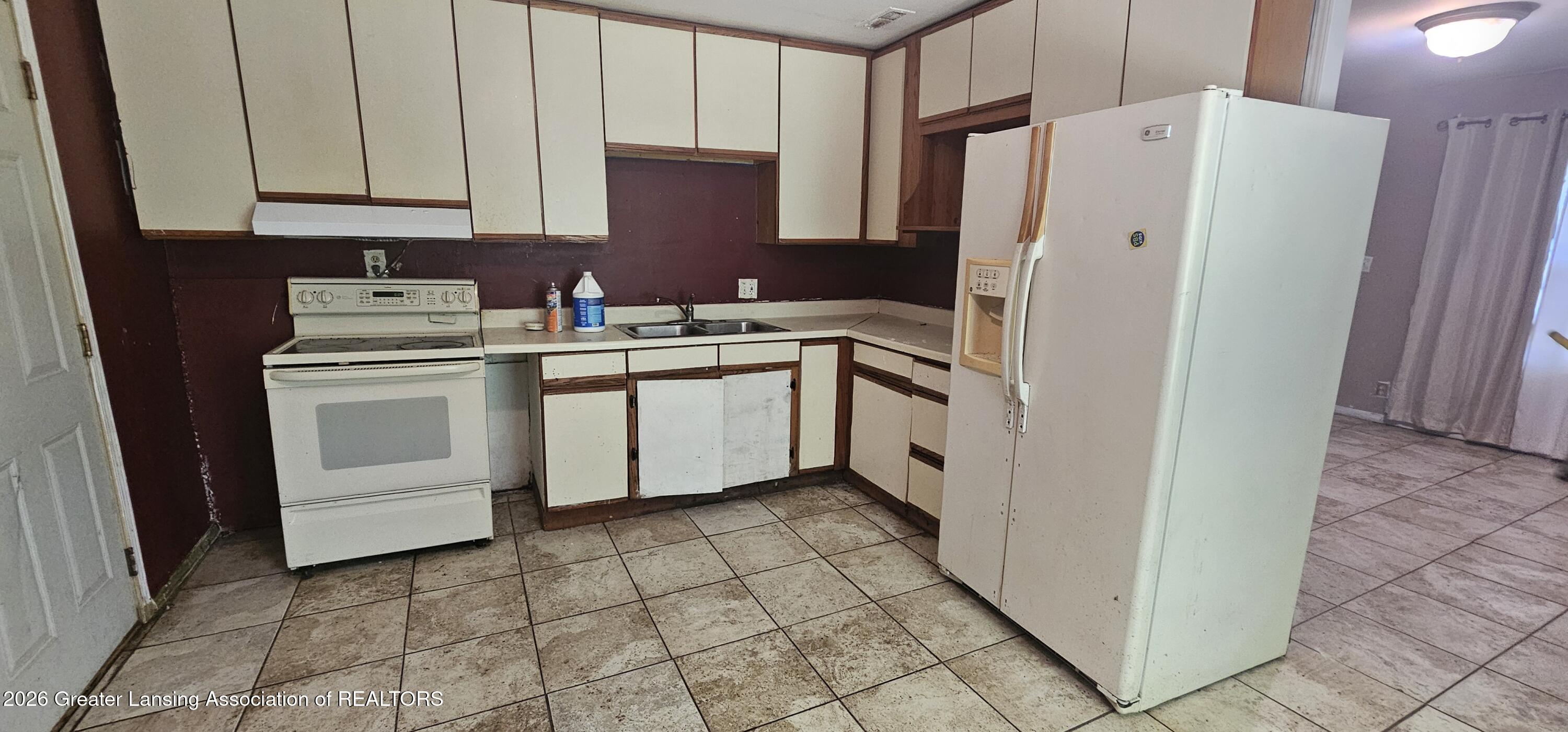 3921 Ingham Street Lansing, MI 48911 - Photo 2 of 11 20260701_140718