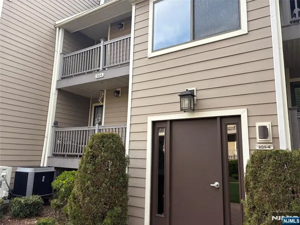 $3,000 | 204 River Renaissance, Unit B04, East Rutherford, NJ 07073