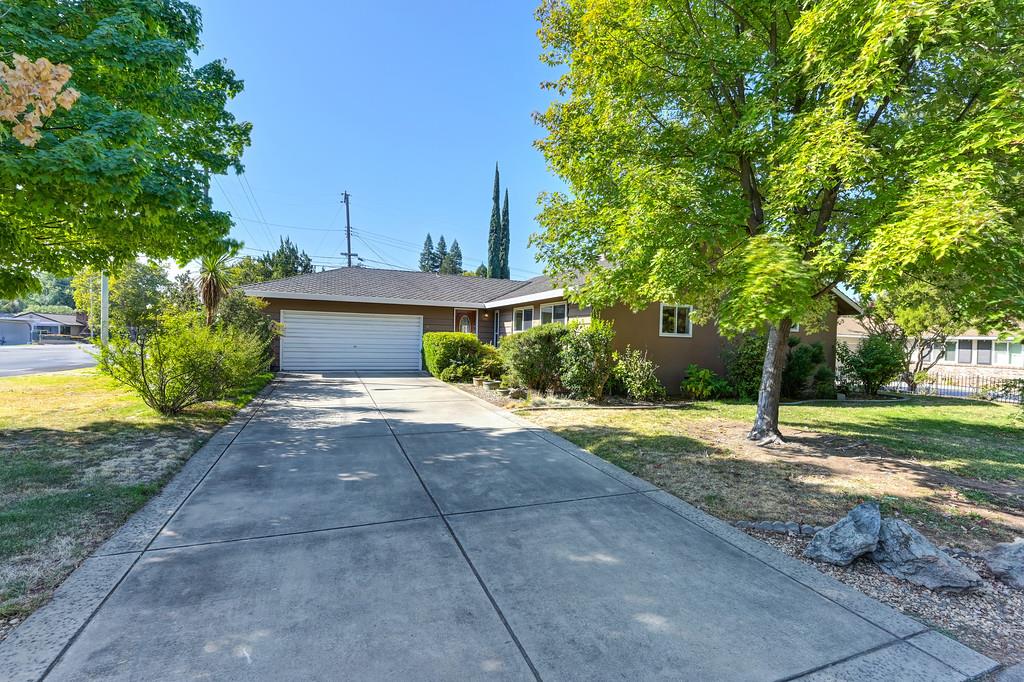 1056 Entrada Road Sacramento, CA 95864 - Photo 4 of 57 a front view of a house with garden