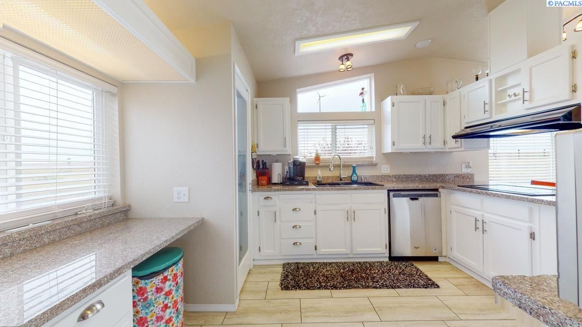 301 Galloway Road Pasco, WA 99301 - Photo 9 of 38 Gallery Image 9