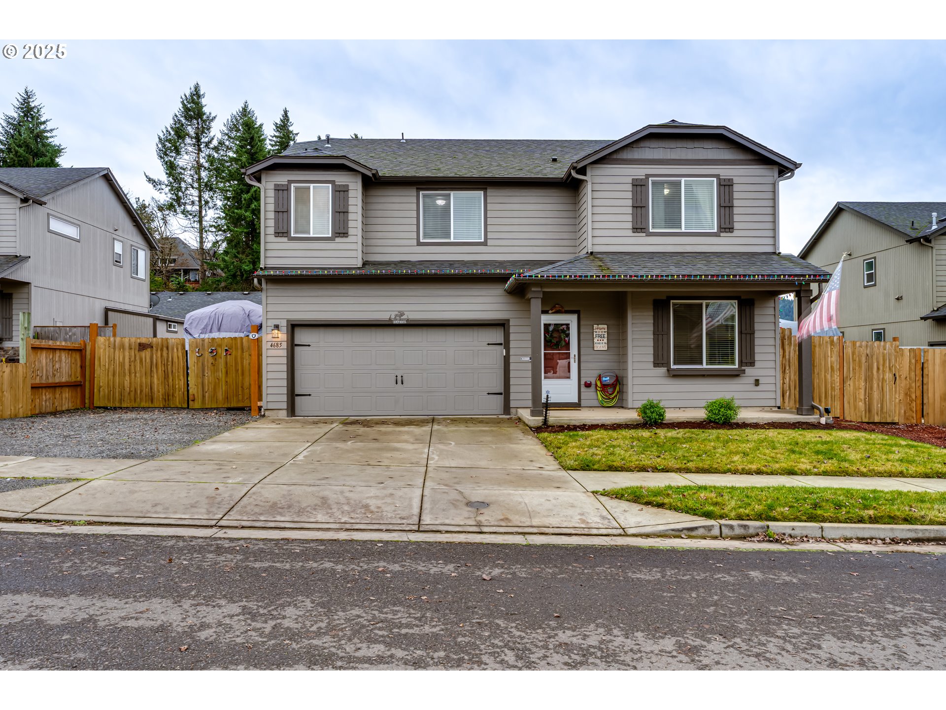 4685 Glacier Meadows Loop Springfield, OR 97478 - Photo 1 of 28 a front view of a house with a garden