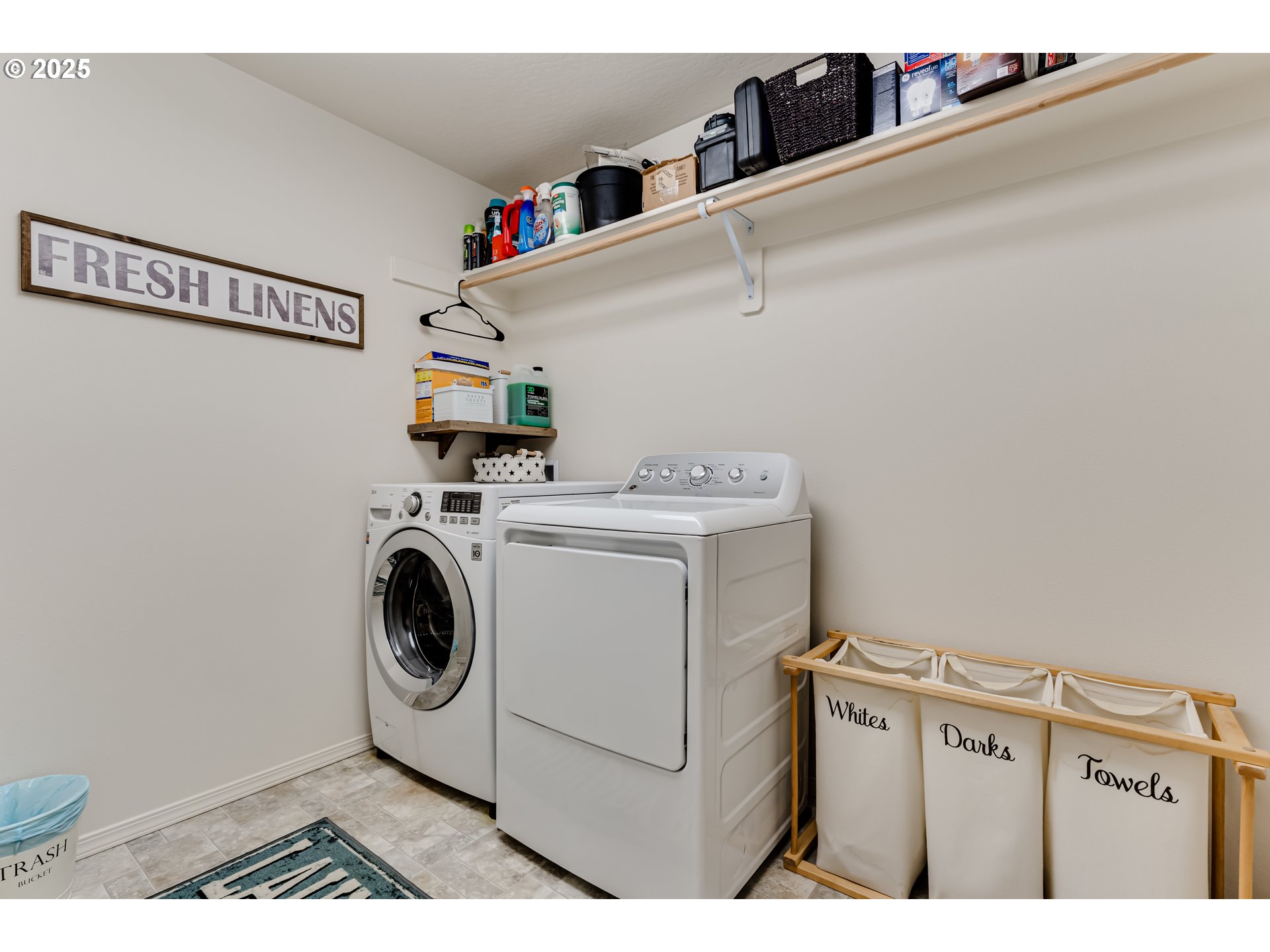 4685 Glacier Meadows Loop Springfield, OR 97478 - Photo 18 of 28 a utility room with dryer and washer