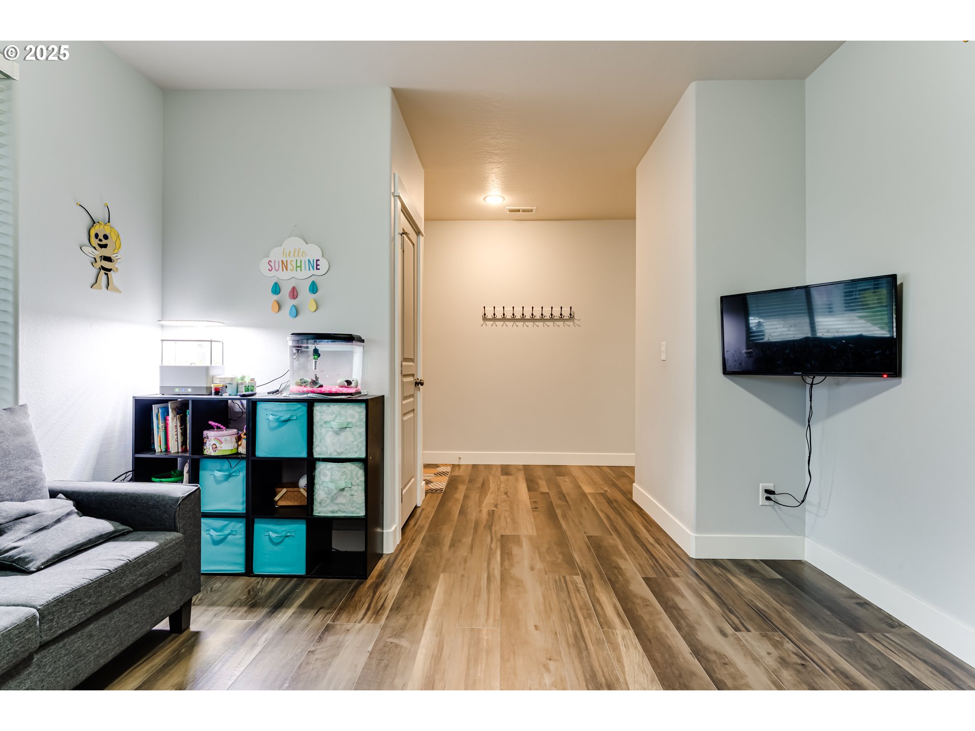 4685 Glacier Meadows Loop Springfield, OR 97478 - Photo 27 of 28 a living room with furniture and a flat screen tv