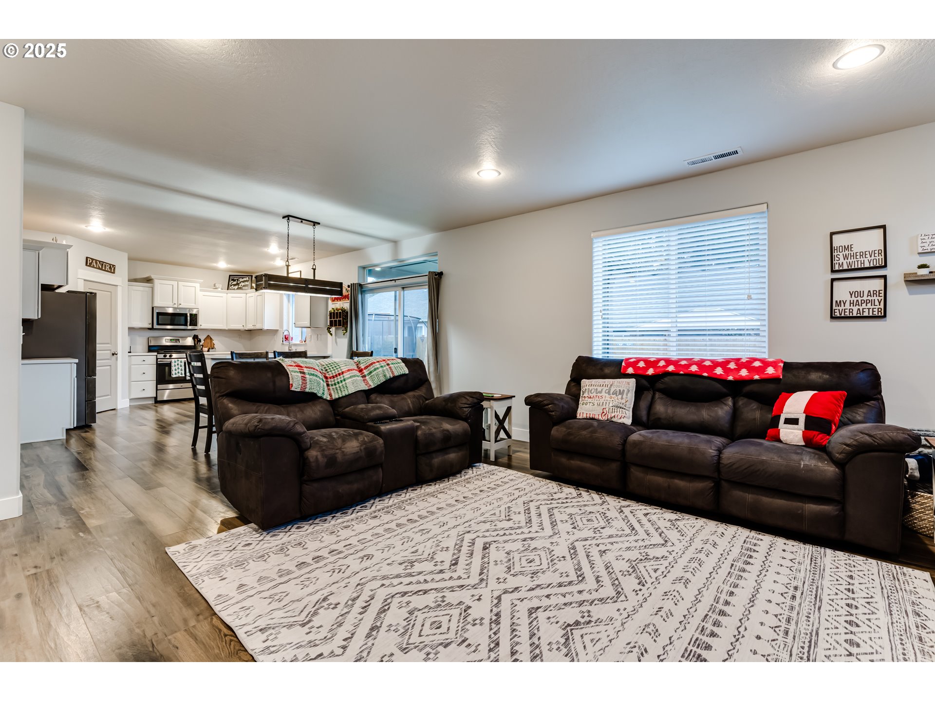 4685 Glacier Meadows Loop Springfield, OR 97478 - Photo 10 of 28 a living room with furniture and a couch
