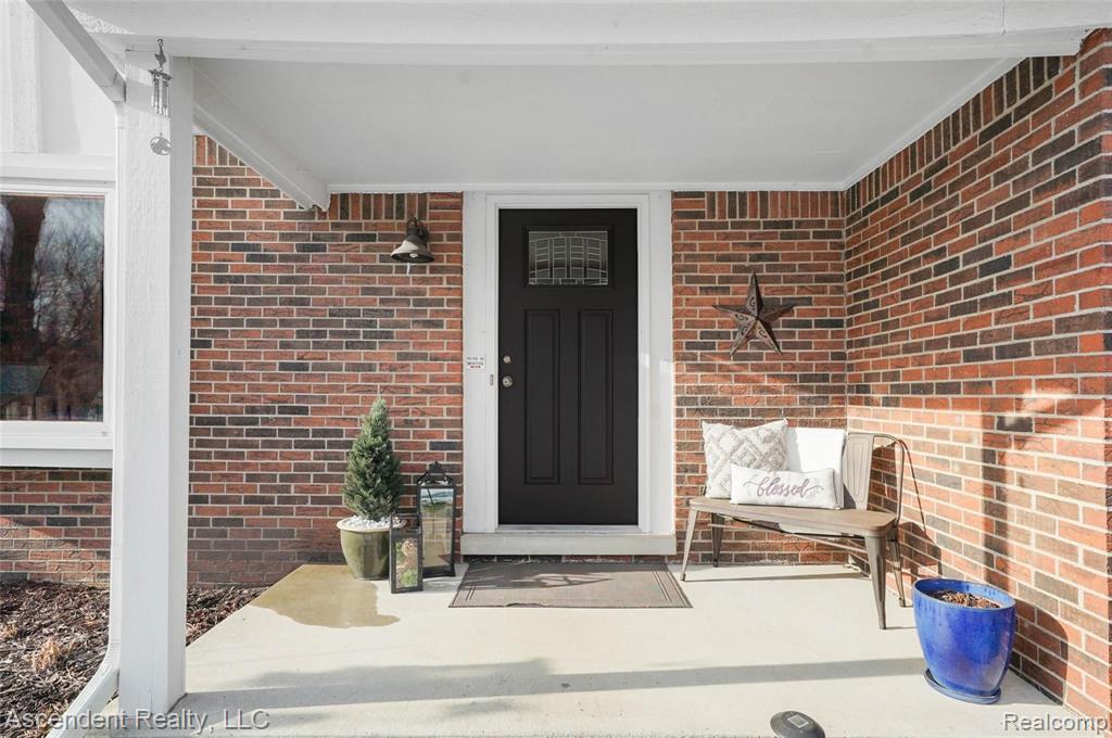 712 Dressler Lane Rochester Hills, MI 48307 - Photo 2 of 30