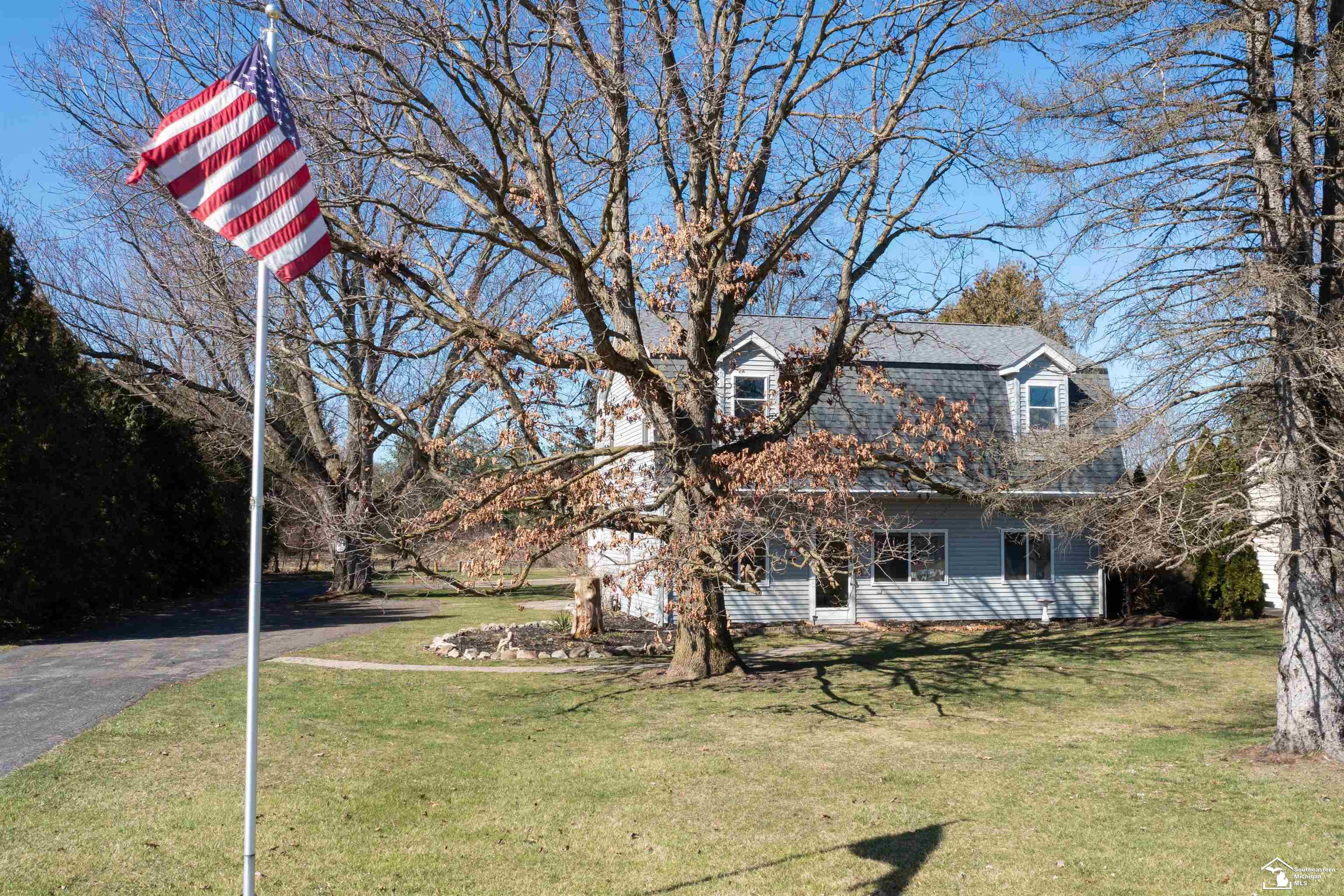 11585 Grafton Road Carleton, MI 48117 - Photo 8 of 79