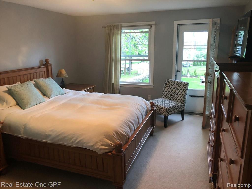 1876 Broadstone Road Grosse Pointe Woods, MI 48236 - Photo 21 of 53