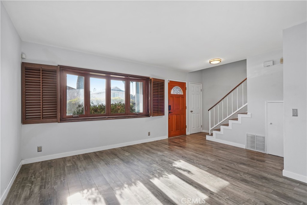 8545 Tujunga Valley Street Sunland, CA 91040 - Photo 3 of 23