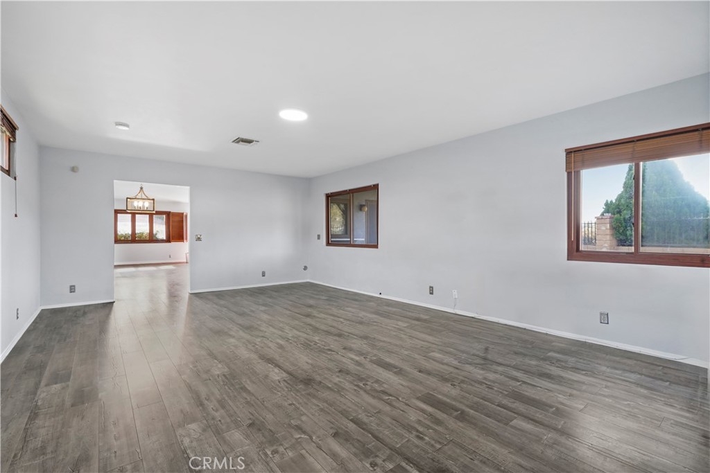 8545 Tujunga Valley Street Sunland, CA 91040 - Photo 6 of 23