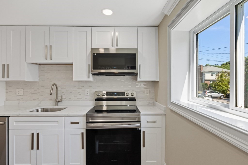 36 Bryon Road, Unit 3 Boston, MA 02467 - Photo 3 of 33