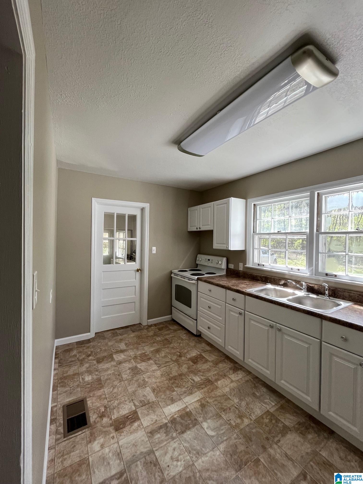 553 Polly Reed Road Northeast Birmingham, AL 35215 - Photo 6 of 15