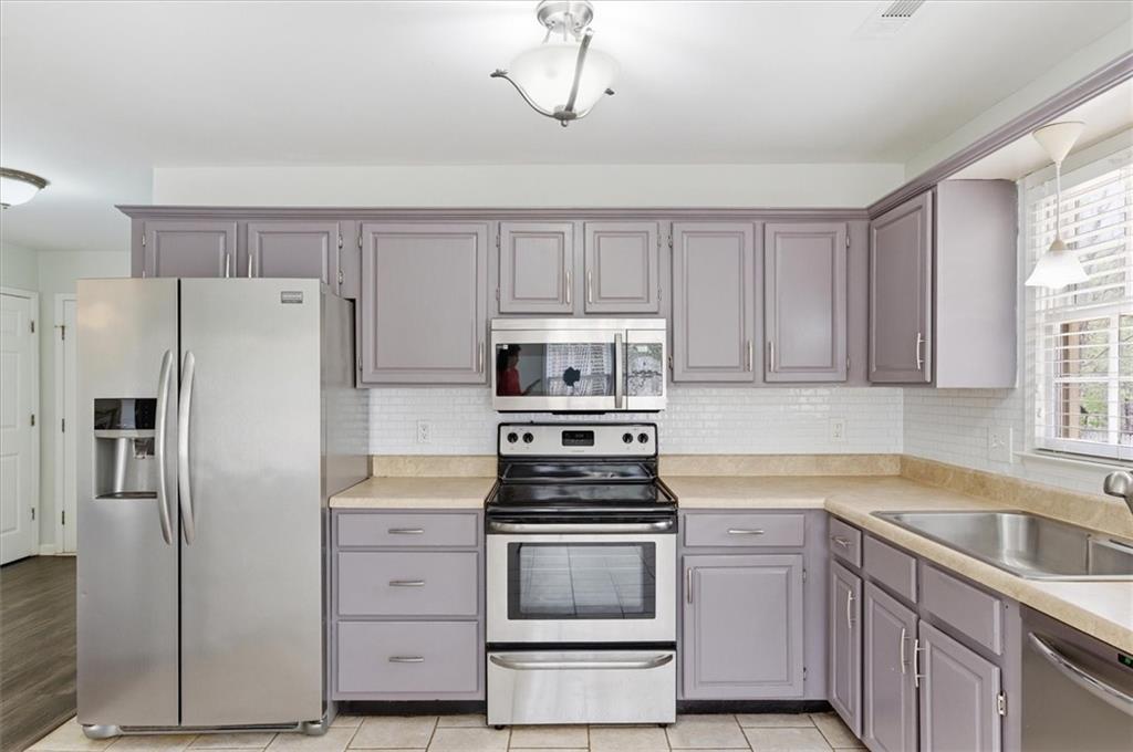 139 Stanbrough Drive Dallas, GA 30157 - Photo 20 of 52 a kitchen with cabinets stainless steel appliances and window