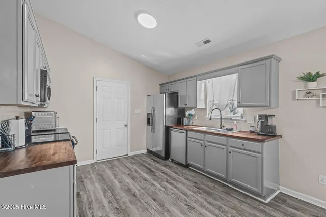 $249,000 | 105 Marina Leigh Drive, Hubert, NC 28539