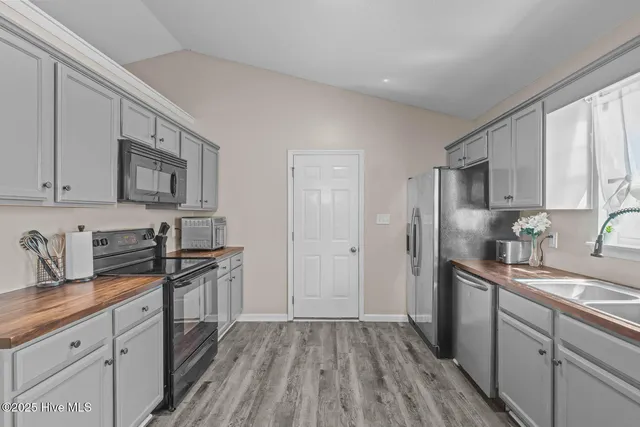 $249,000 | 105 Marina Leigh Drive, Hubert, NC 28539