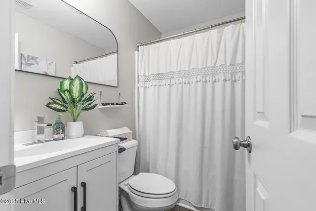 $249,000 | 105 Marina Leigh Drive, Hubert, NC 28539