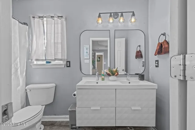 $249,000 | 105 Marina Leigh Drive, Hubert, NC 28539