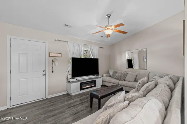 $249,000 | 105 Marina Leigh Drive, Hubert, NC 28539