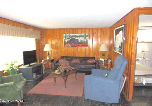 161 Aspen Road Dingmans Ferry, PA 18328 - Photo 2 of 10 Frati-17-lr