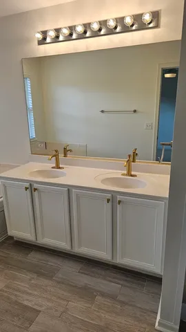 $3,995 | 2106 Rugen Road, Unit B, Glenview, IL 60026