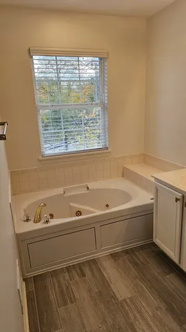 $3,995 | 2106 Rugen Road, Unit B, Glenview, IL 60026