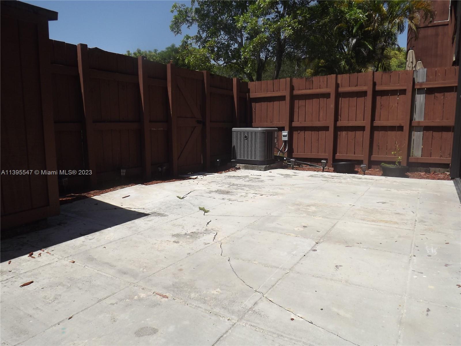 Kendall Miami, FL 33173 - Photo 20 of 34 a view of backyard space