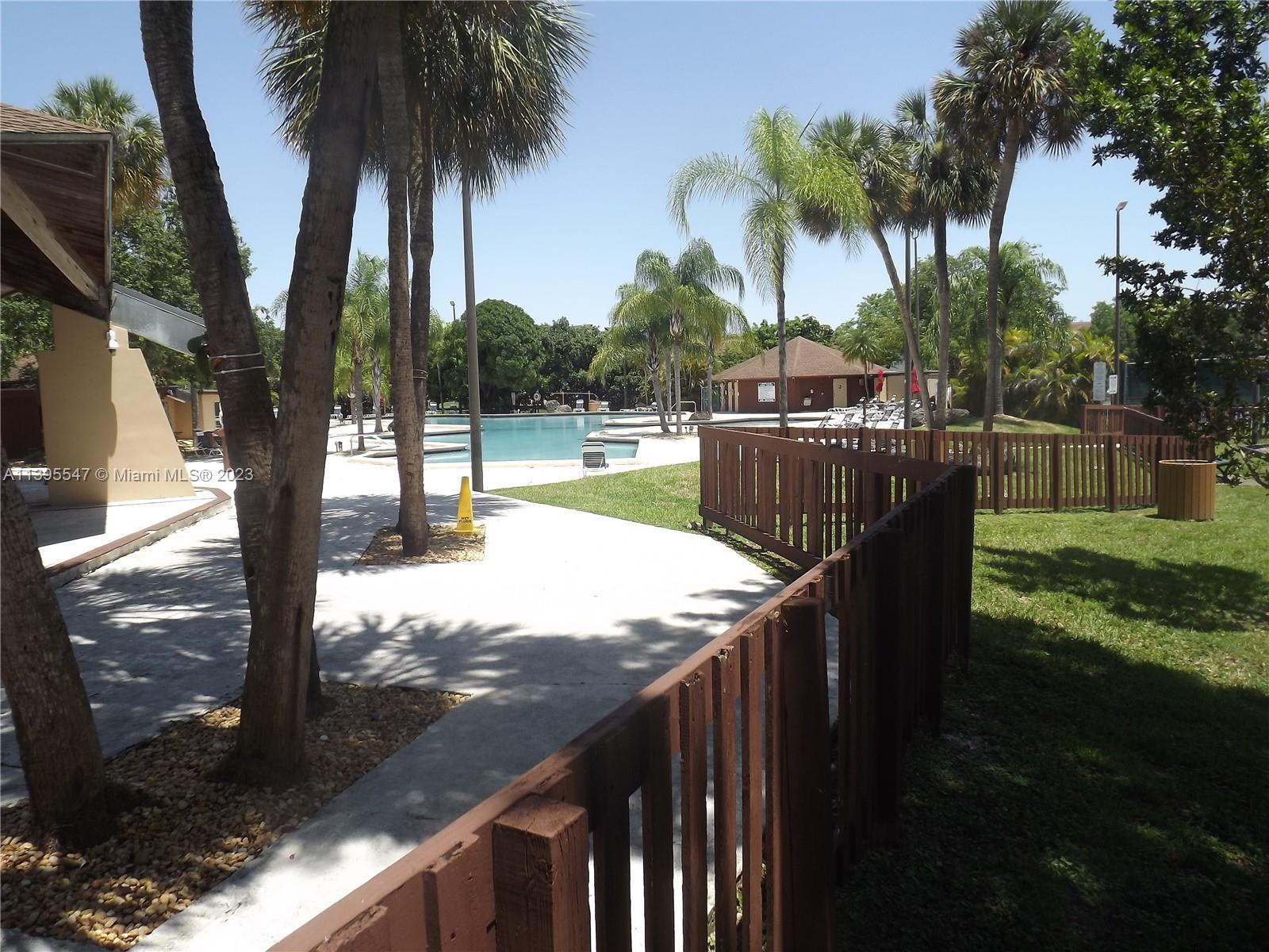 Kendall Miami, FL 33173 - Photo 25 of 34 a view of a yard with plants