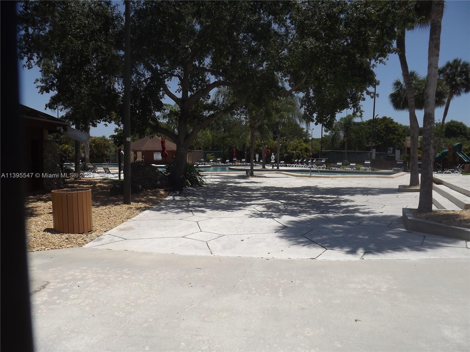 Kendall Miami, FL 33173 - Photo 26 of 34 a view of a yard with a tree