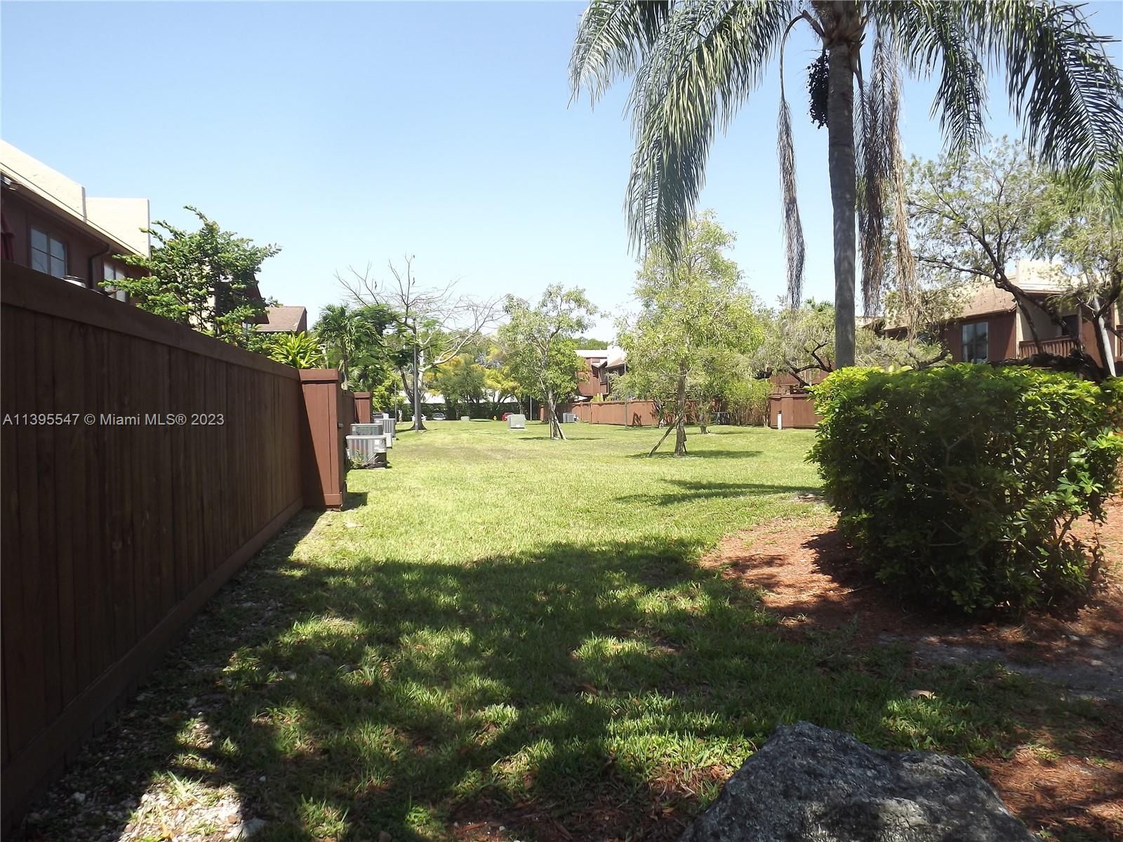 Kendall Miami, FL 33173 - Photo 30 of 34 a backyard of a house with lots of green space