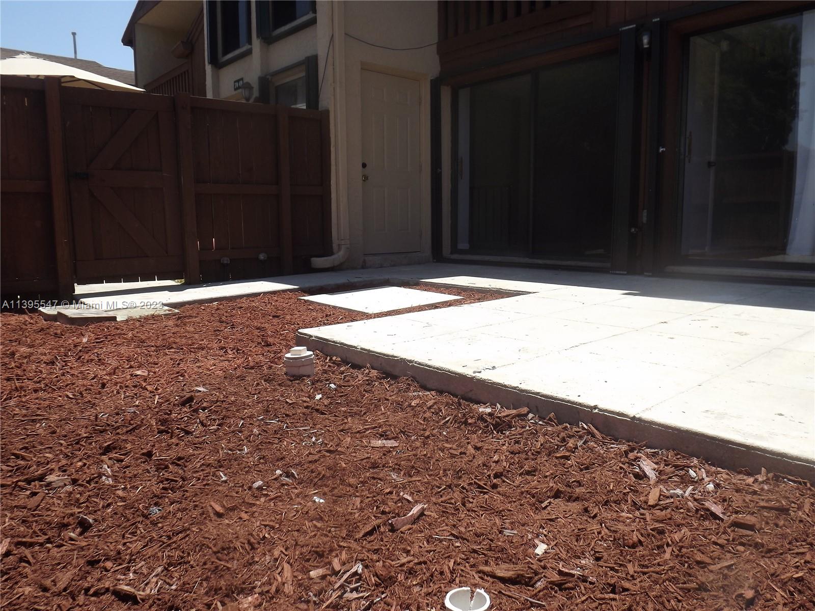 Kendall Miami, FL 33173 - Photo 4 of 34 a view of a backyard of the house