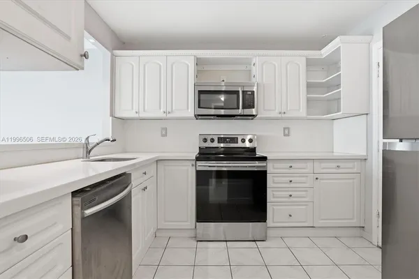 $285,000 | 8233 Harding Avenue, Unit 504, Miami Beach, FL 33141