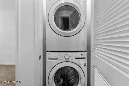 a close up view of a washer and dryer
