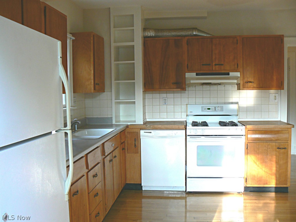 1140 Quilliams Road Cleveland, OH 44121 - Photo 4 of 11