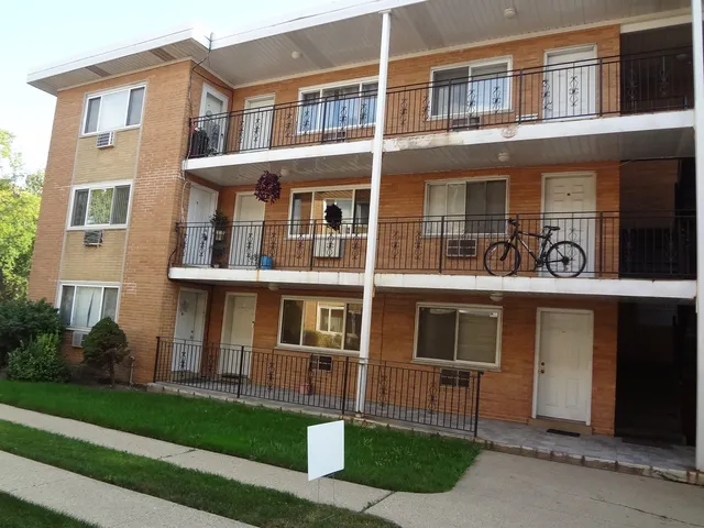 $1,575 | 4602 North River Road, Unit B1, Schiller Park, IL 60176