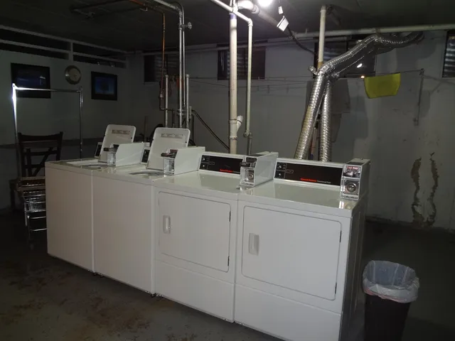 $1,575 | 4602 North River Road, Unit B1, Schiller Park, IL 60176