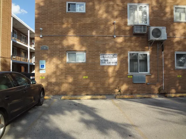 $1,575 | 4602 North River Road, Unit B1, Schiller Park, IL 60176