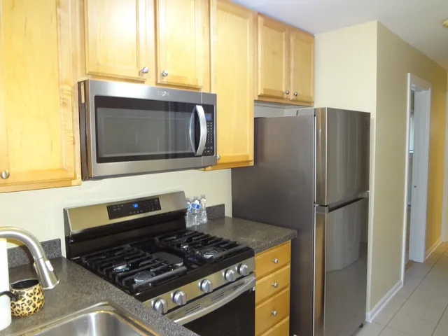 $1,575 | 4602 North River Road, Unit B1, Schiller Park, IL 60176