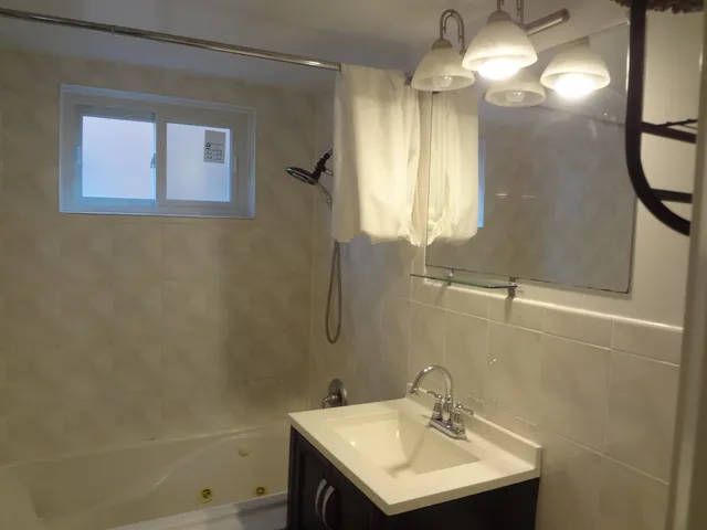 $1,575 | 4602 North River Road, Unit B1, Schiller Park, IL 60176